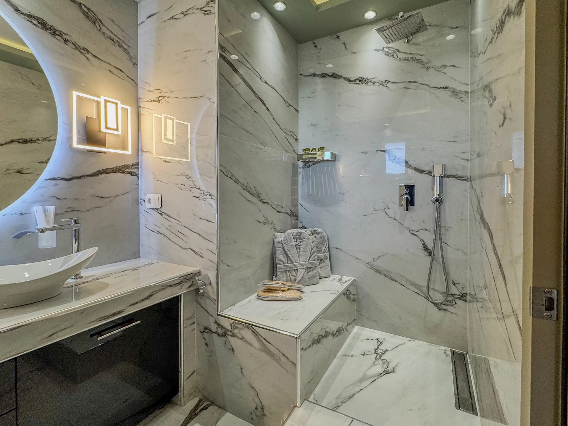 Tiara Holidays - GF Villas - bathroom
